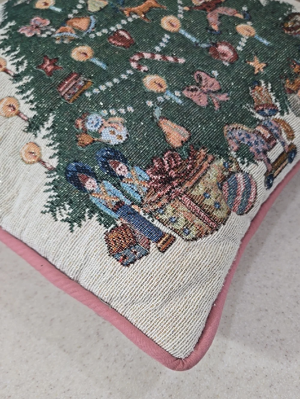 Vintage Needlepoint Style Christmas Holiday Throw Decorative Pillow